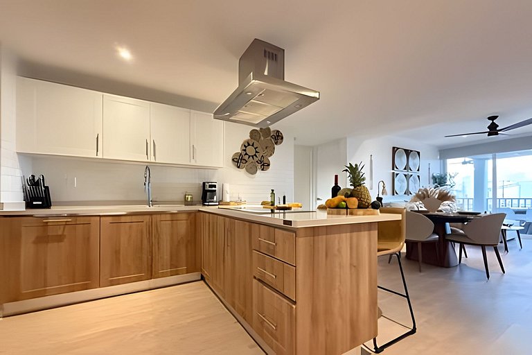 Luxury penthouse with stunning views of the marina