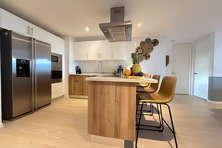 Luxury penthouse with stunning views of the marina
