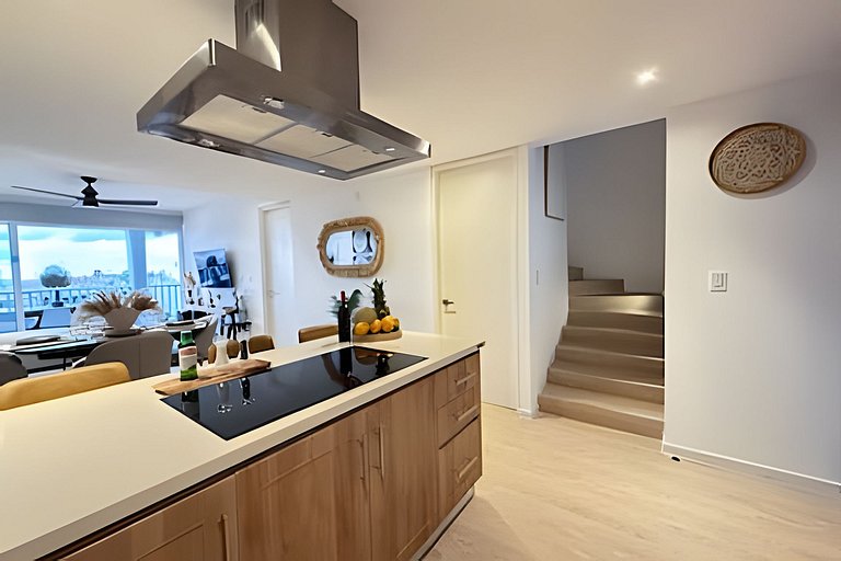 Luxury penthouse with stunning views of the marina