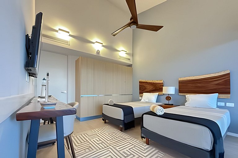Luxury penthouse with stunning views of the marina