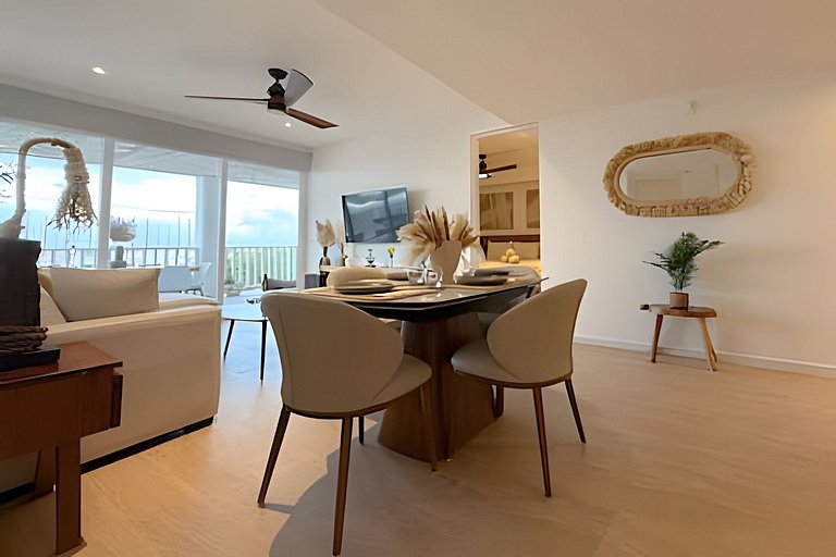 Luxury penthouse with stunning views of the marina