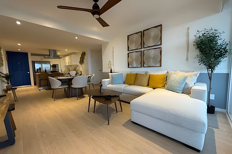 Luxury penthouse with stunning views of the marina