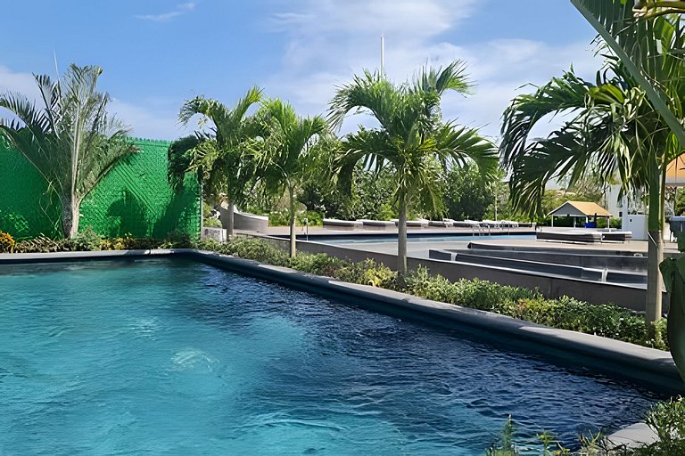 Luxury penthouse with stunning views of the marina