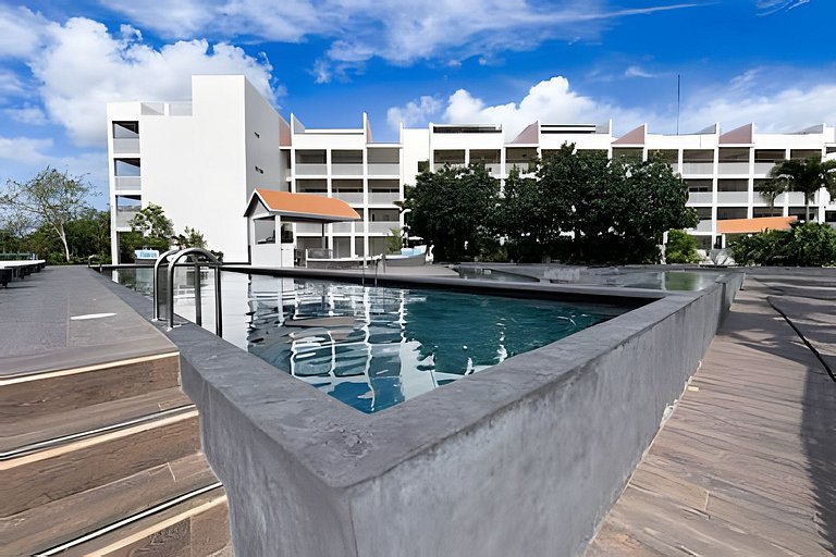 Luxury penthouse with stunning views of the marina