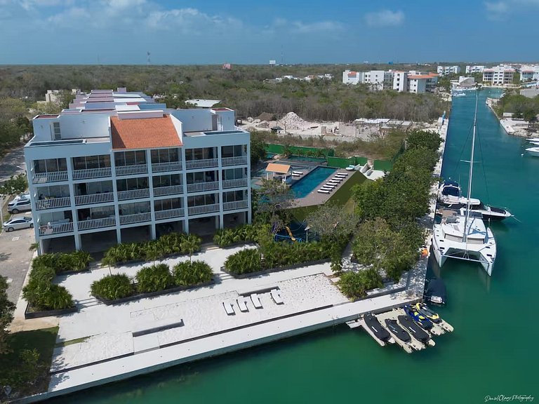 Luxury penthouse with stunning views of the marina